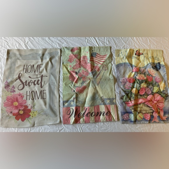 5 Seasonal Outdoor Flags - 2 Large + 3 Garden Size - Picture 9 of 11